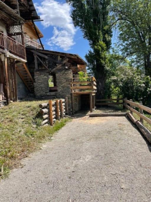 Chalet Avec Vue Sur Le Fort De Chateau Queyras Exterior photo